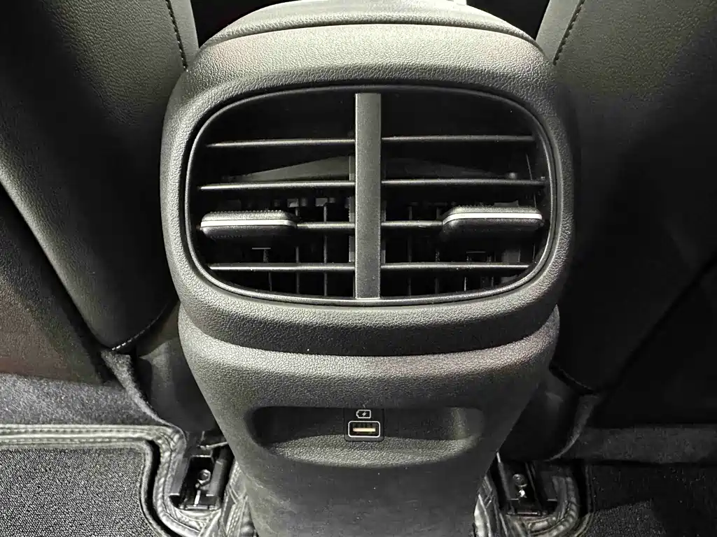 Hyundai Elantra 2023 — фото 18