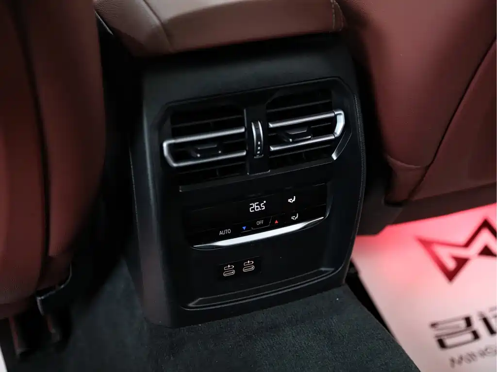 BMW 3 Series 2023 — фото 13