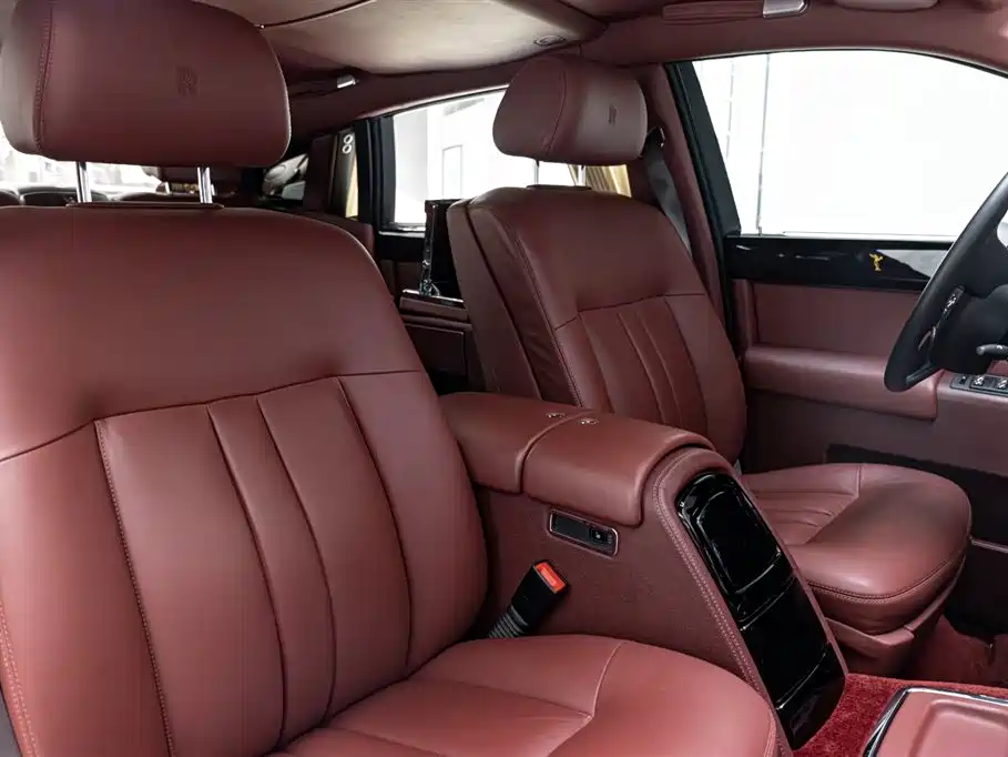 Rolls-Royce Phantom 2016 — фото 17