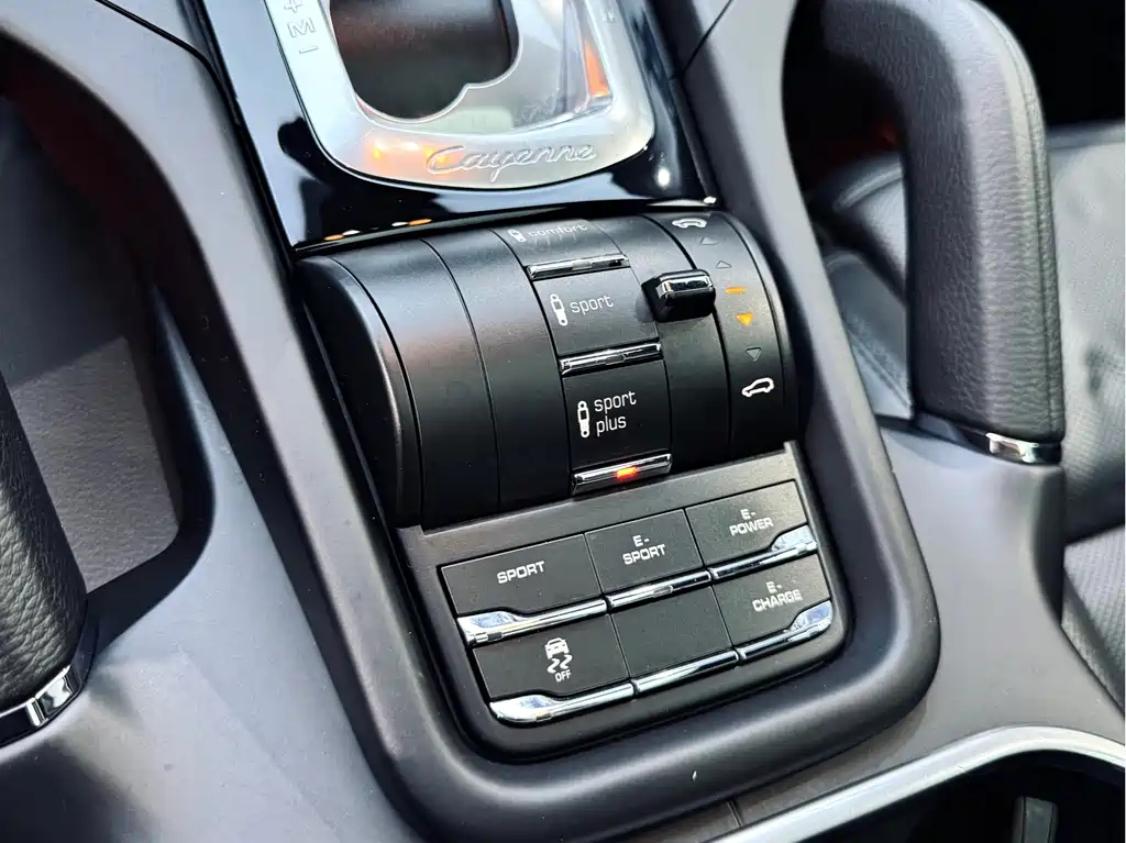 Porsche Cayenne Hybrid 2018 — фото 18