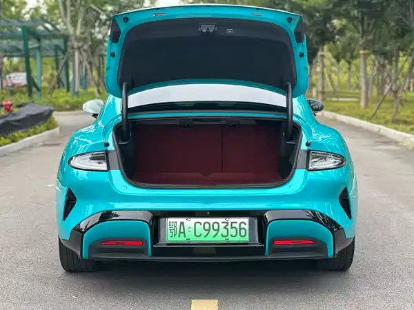 Xiaomi SU7 2024