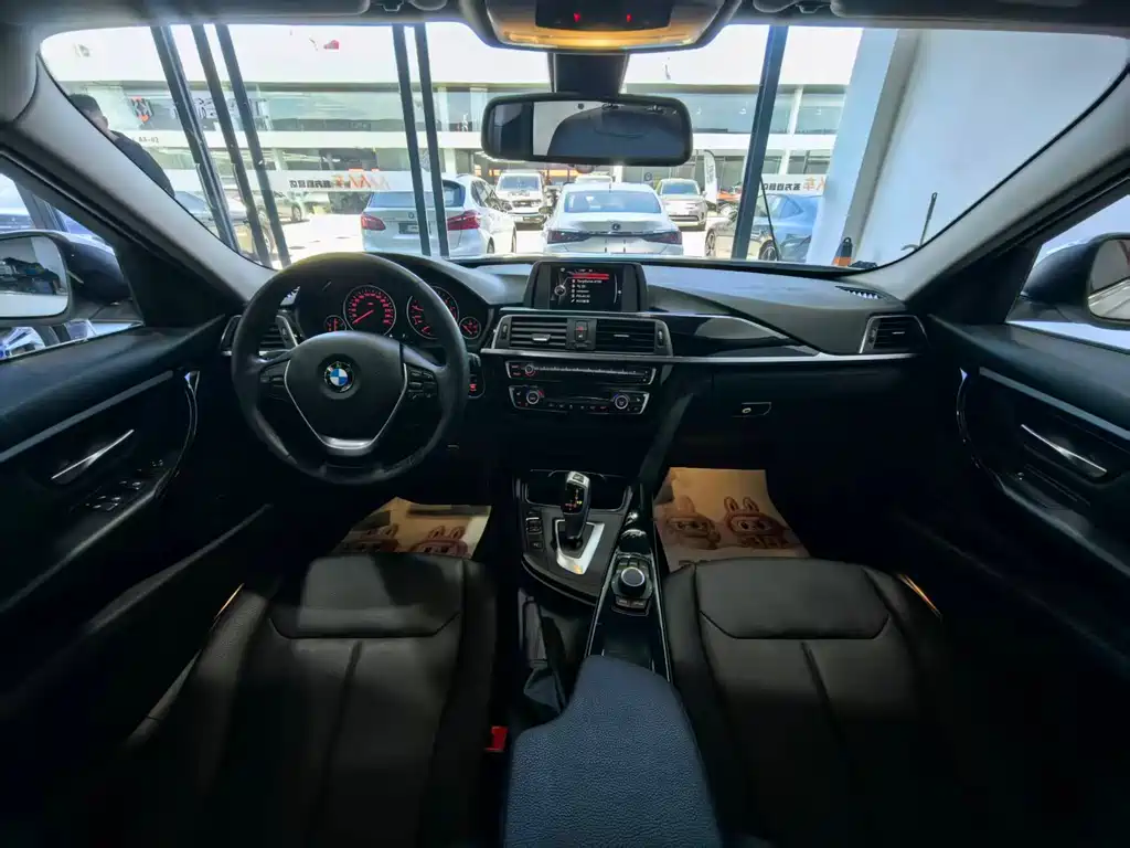 BMW 3 Series 2017 — фото 14