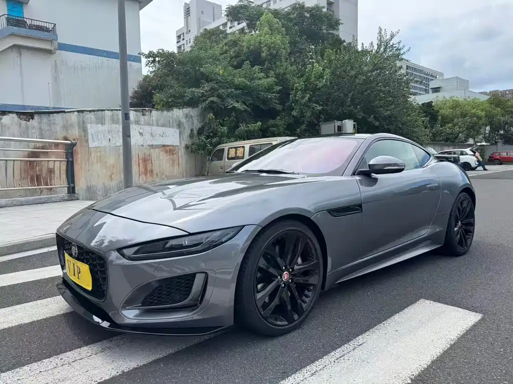 Jaguar F-TYPE 2022 — фото 1