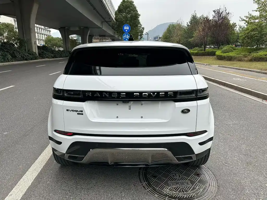 Land Rover Evoque 2023 — фото 5