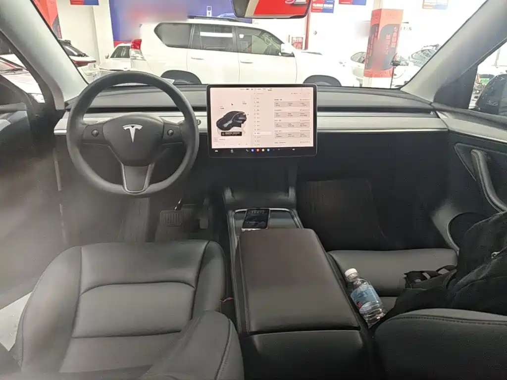 Tesla Model Y 2024 — фото 10