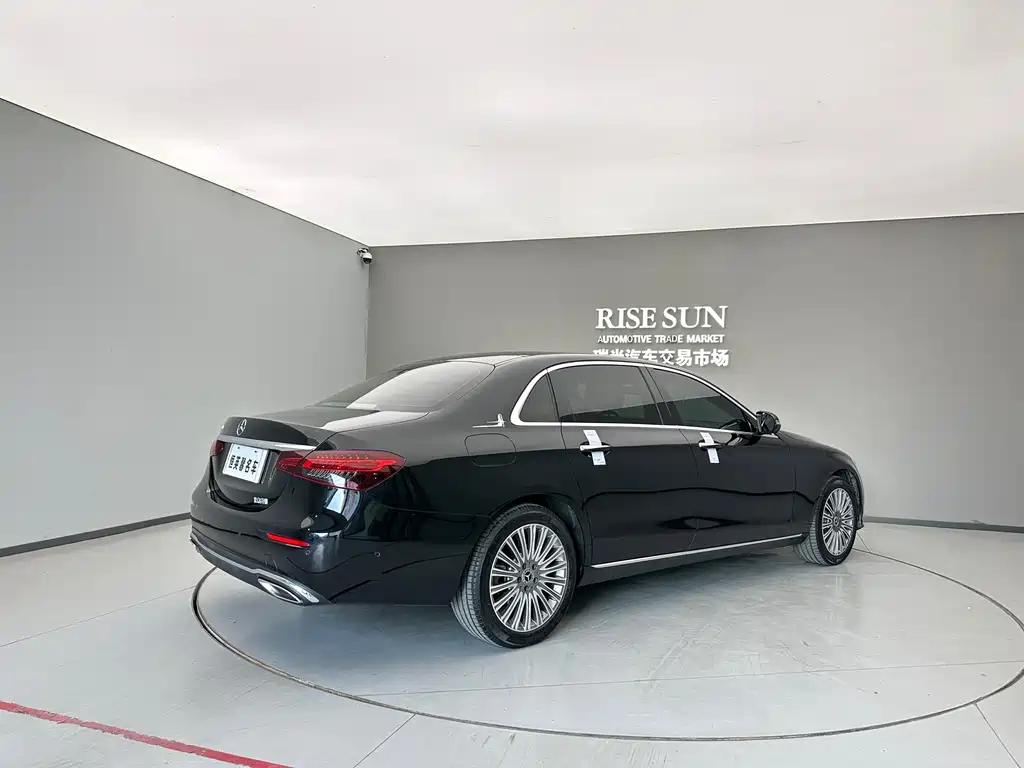 Mercedes-Benz E-Class 2023 — фото 9
