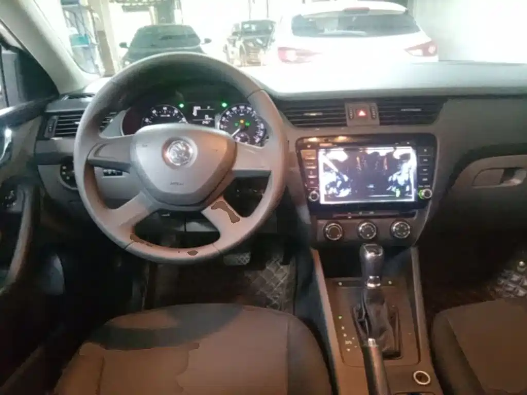 Skoda Octavia 2015 — фото 11