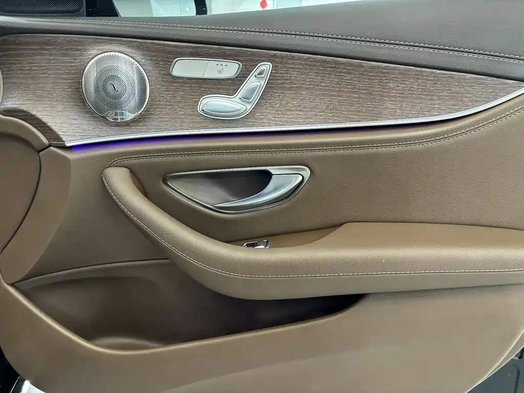 Mercedes-Benz E-Class 2022 — фото 27