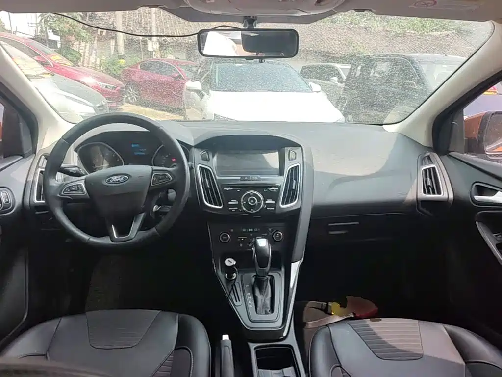 Ford Focus 2015 — фото 10