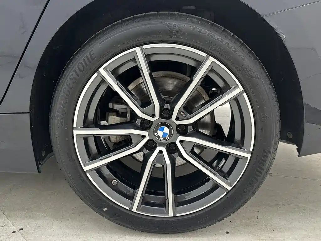 BMW 3 Series 2023 — фото 16