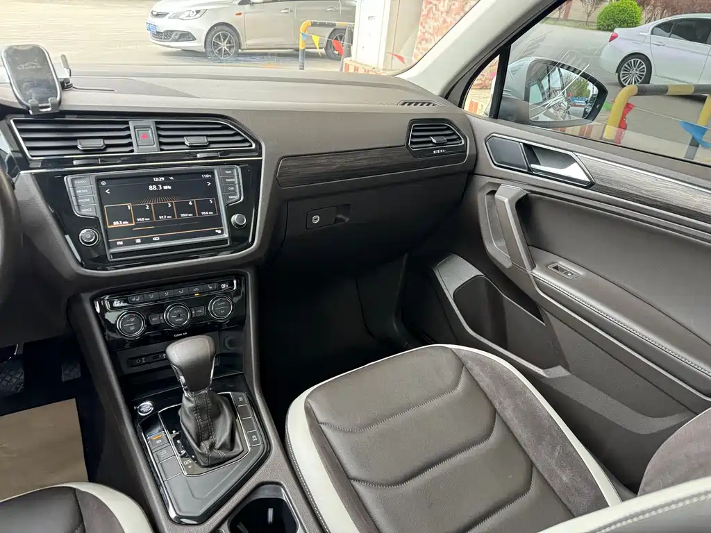 Volkswagen Tiguan L 2017 — фото 13