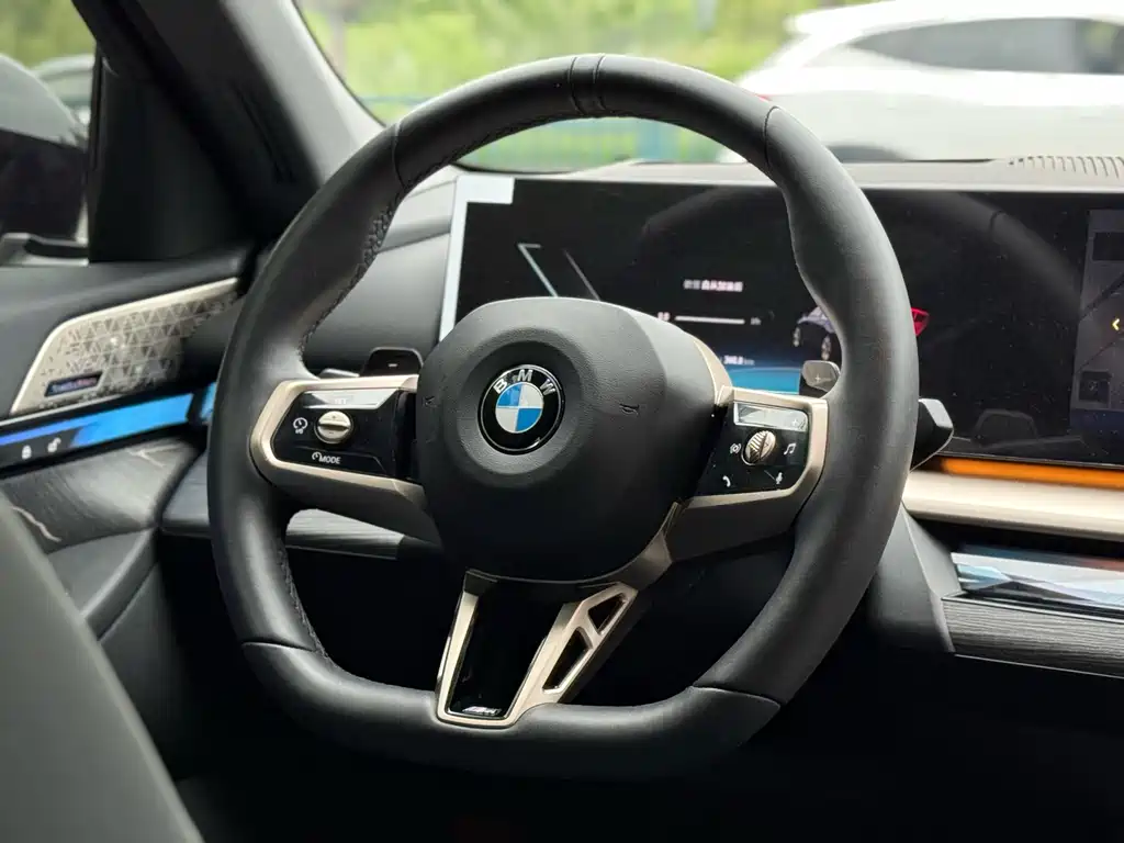 BMW 5 Series 2024 — фото 10