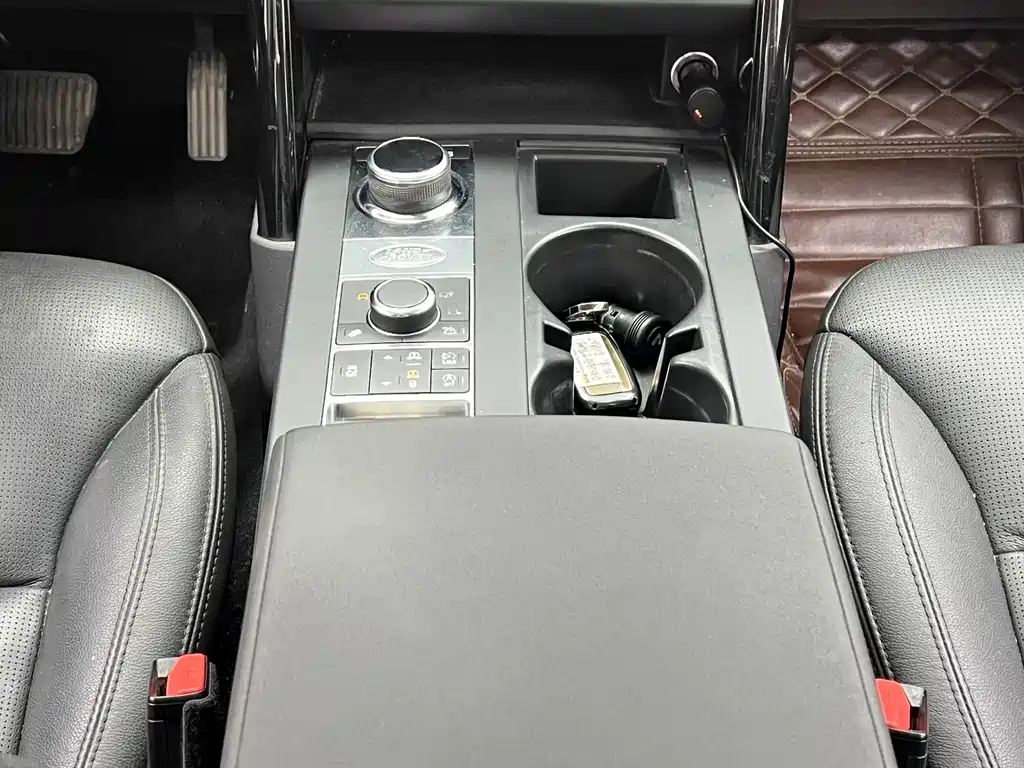 Land Rover Discovery 2017 — фото 24