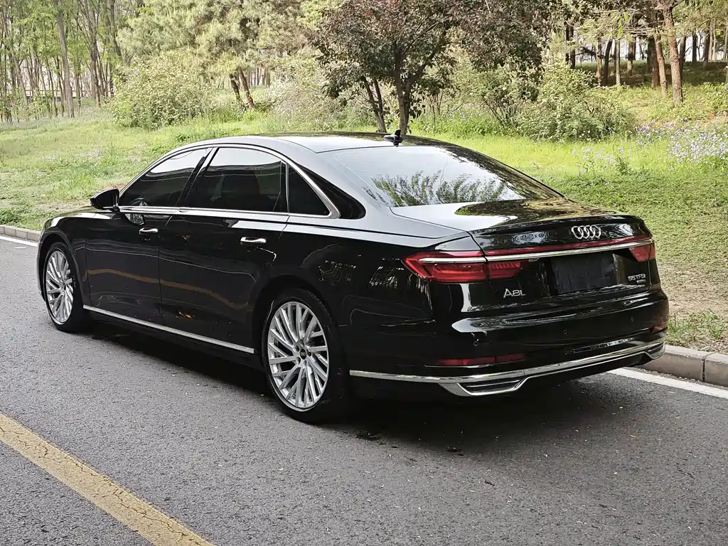Audi A8 2021 — фото 7