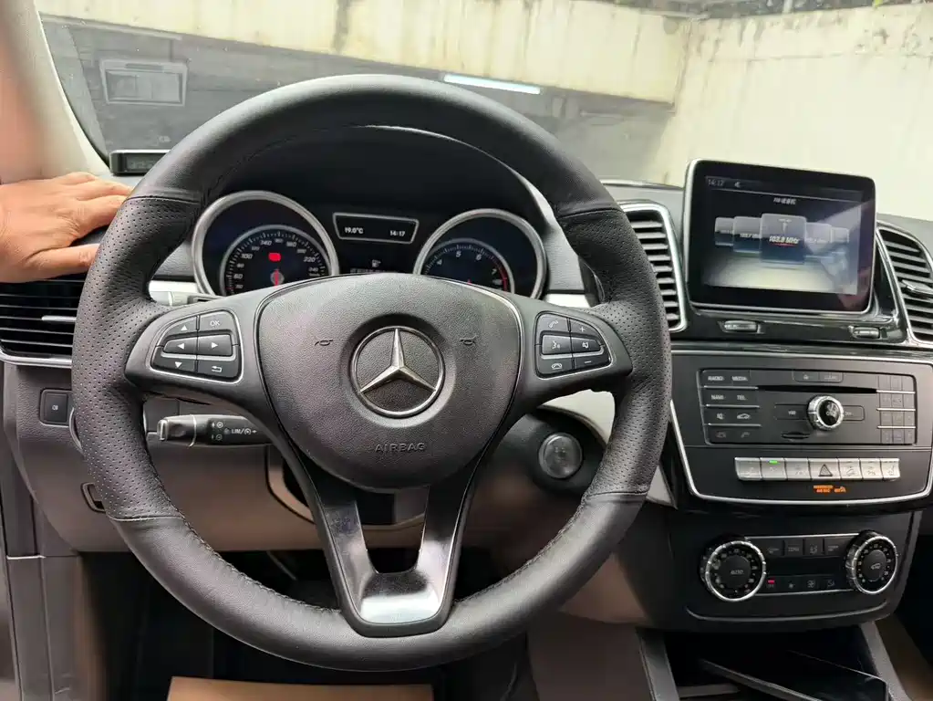 Mercedes-Benz GLE 2016 — фото 8