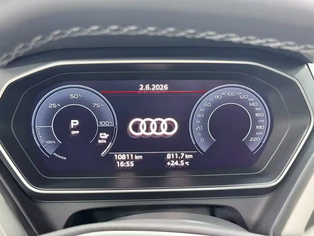 Audi Q4 e-tron 2025 — фото 10