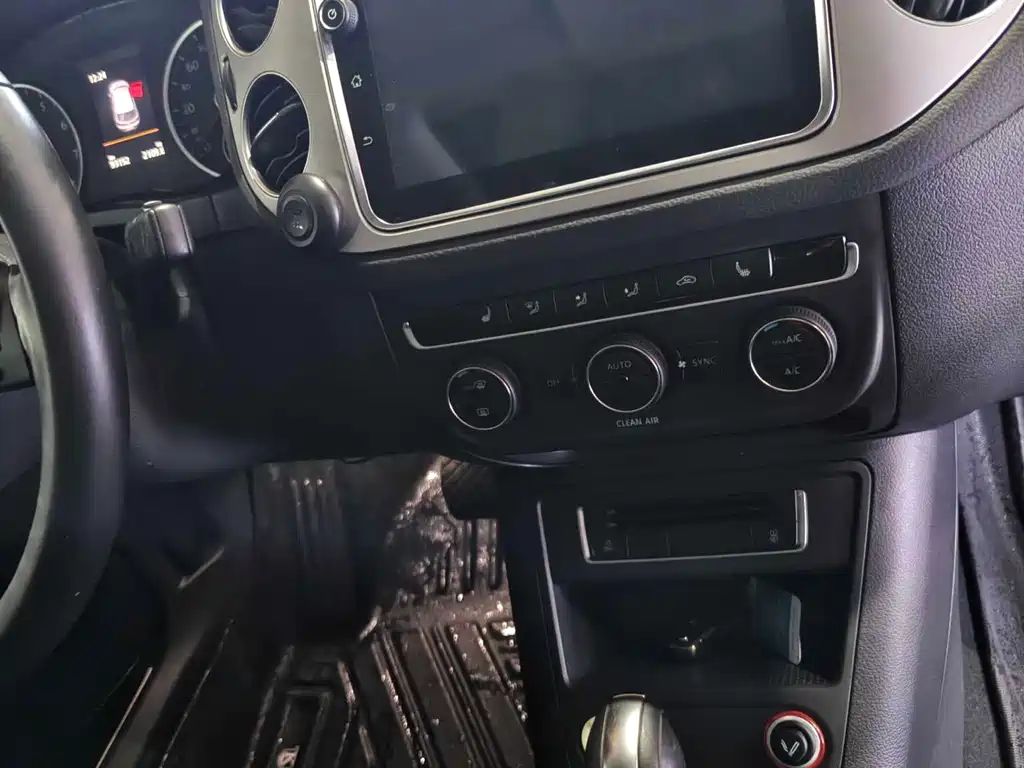 Volkswagen Tiguan 2016 — фото 15