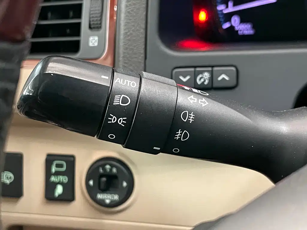 Toyota Crown 2015 — фото 23
