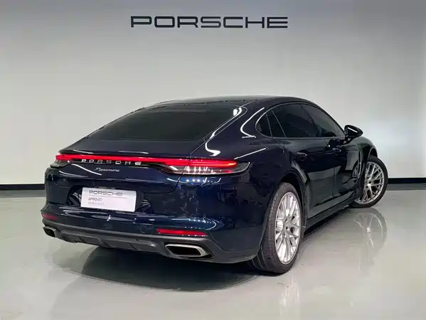 Porsche Panamera 2023