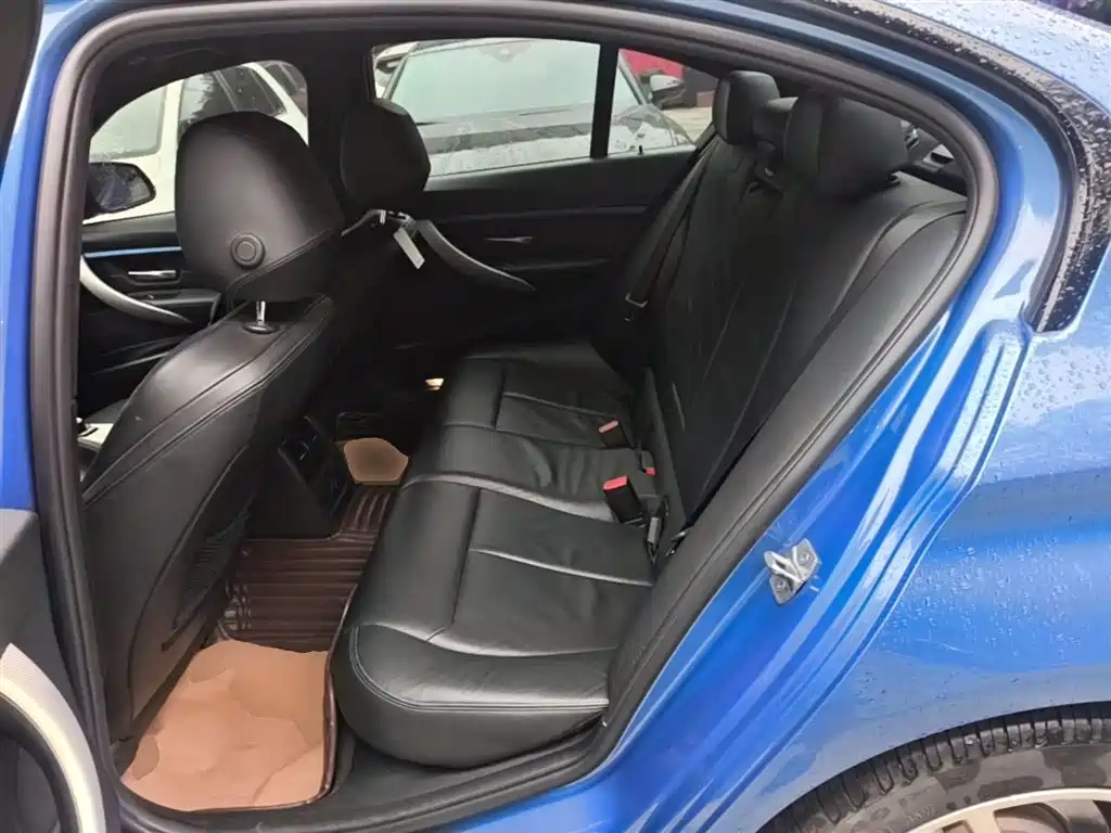 BMW 3 Series 2018 — фото 17
