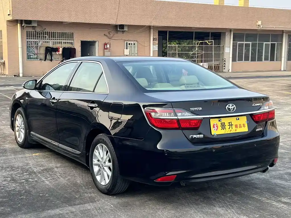 Toyota Camry 2015 — фото 6