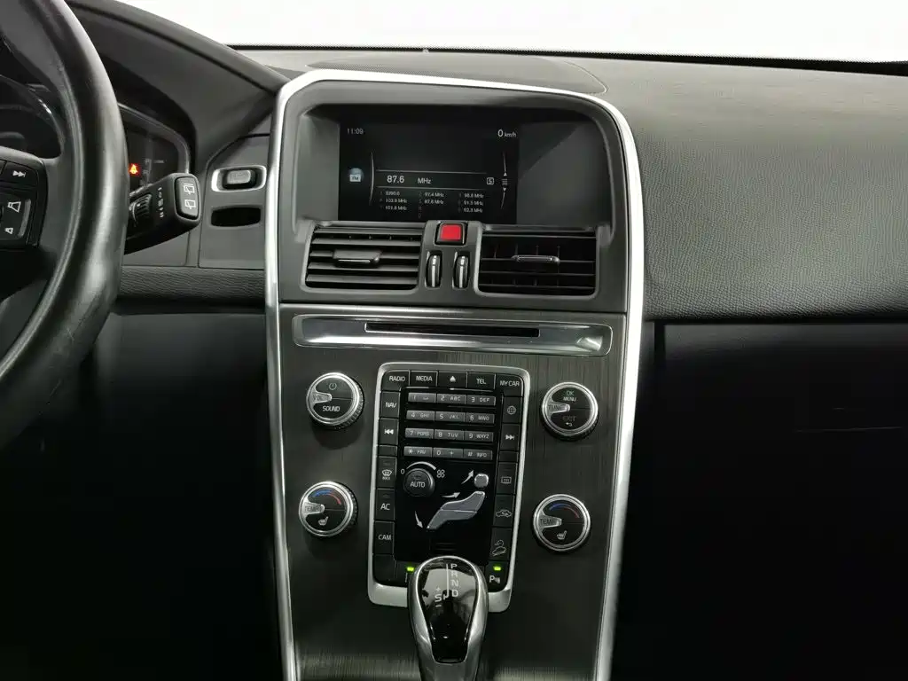 Volvo XC60 2015 — фото 12