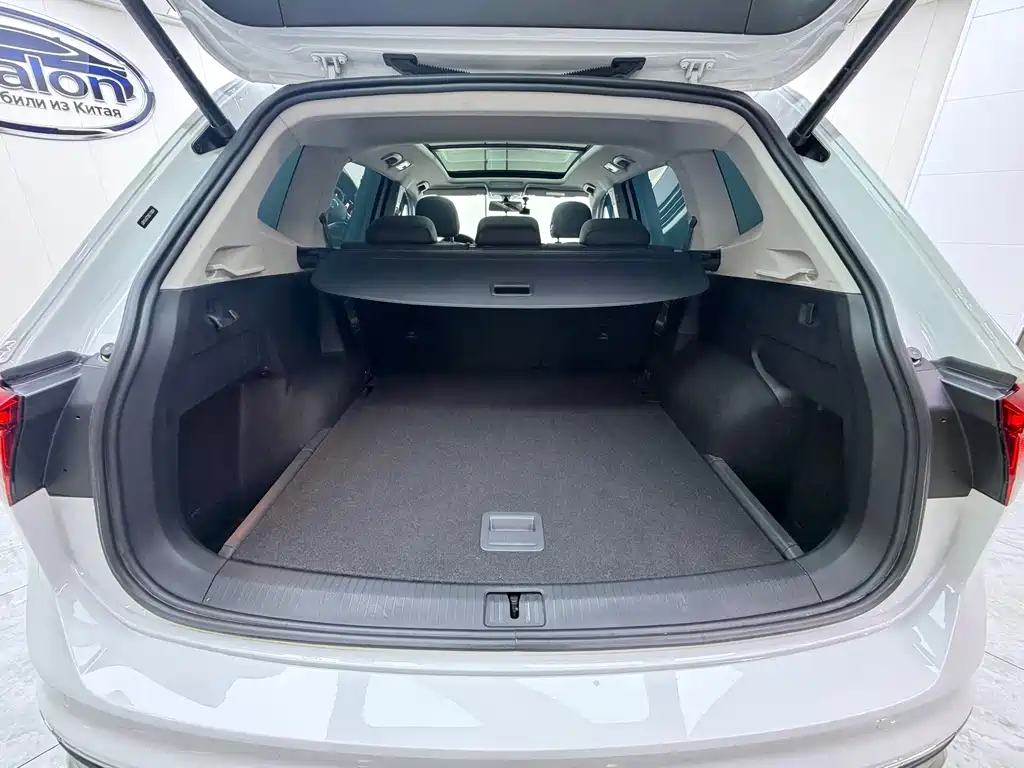 Volkswagen Tiguan L 2023 — фото 19