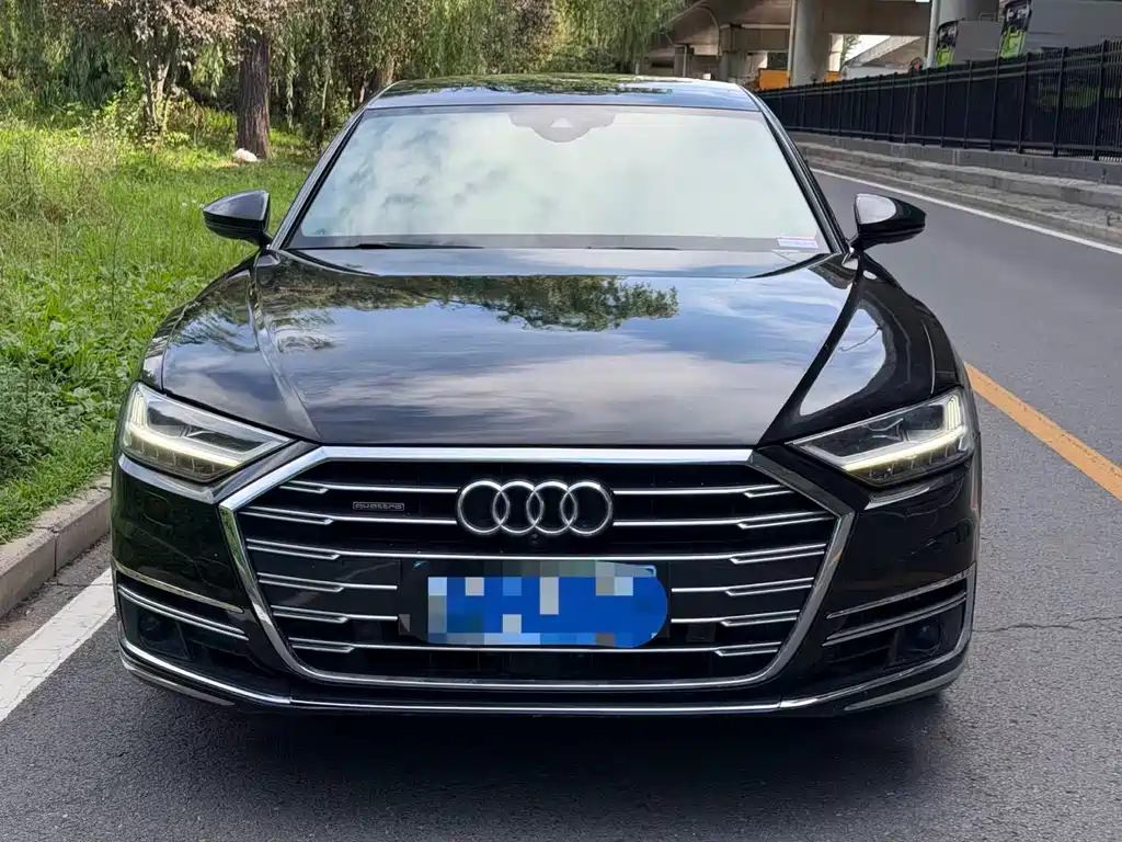 Audi A8 2022 — фото 1