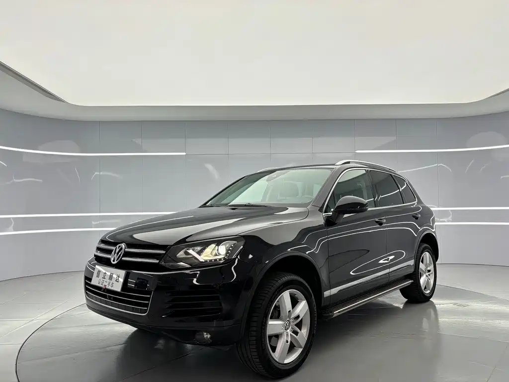 Volkswagen Touareg 2013 — фото 1