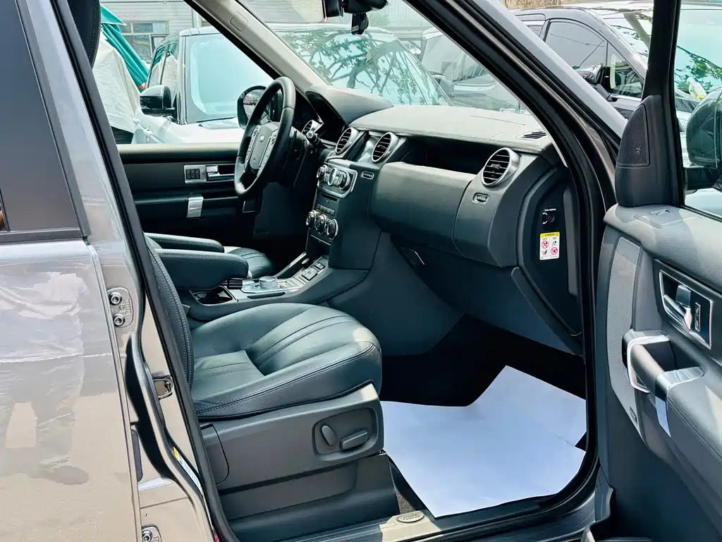 Land Rover Discovery 2016 — фото 26