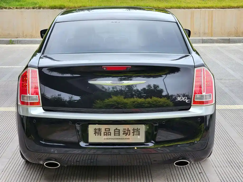 Chrysler 300C 2014 — фото 10
