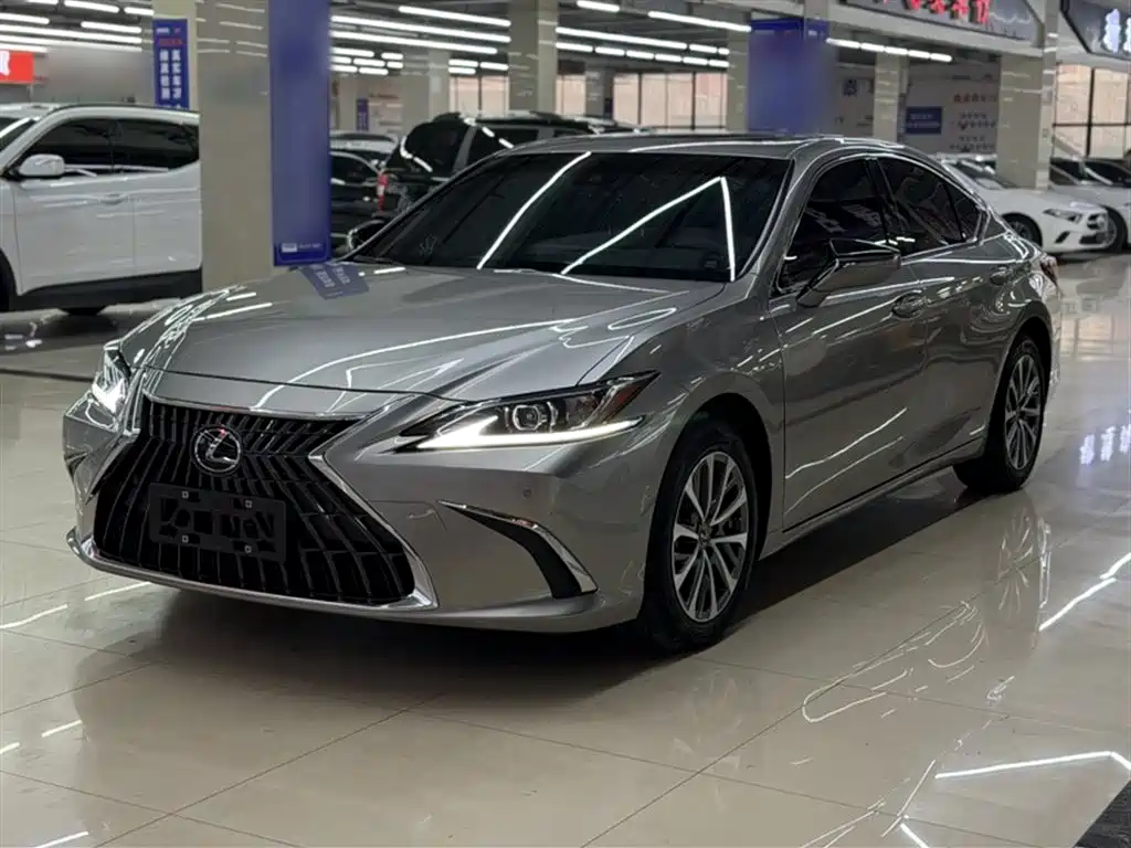Lexus ES 2023 — фото 1