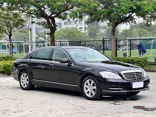 Mercedes-Benz S-Class 2011