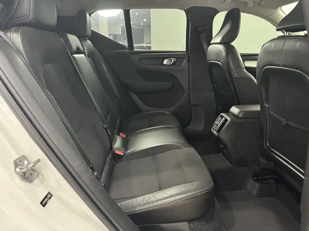 Volvo XC40 2019 — фото 10