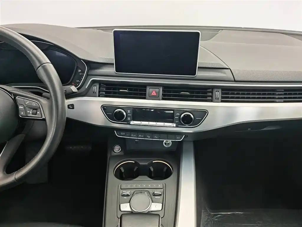 Audi A4L 2019 — фото 12