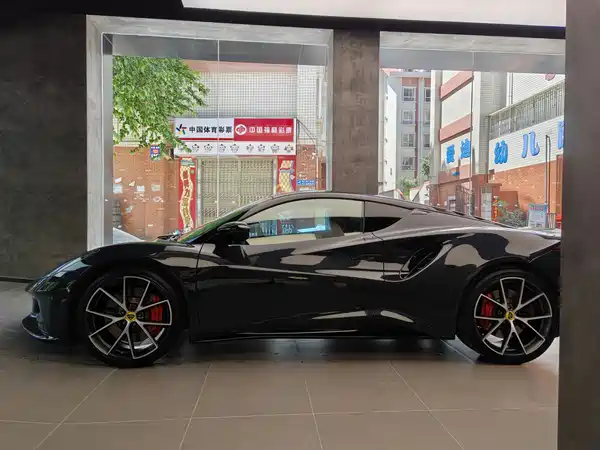 Lotus EMIRA 2021