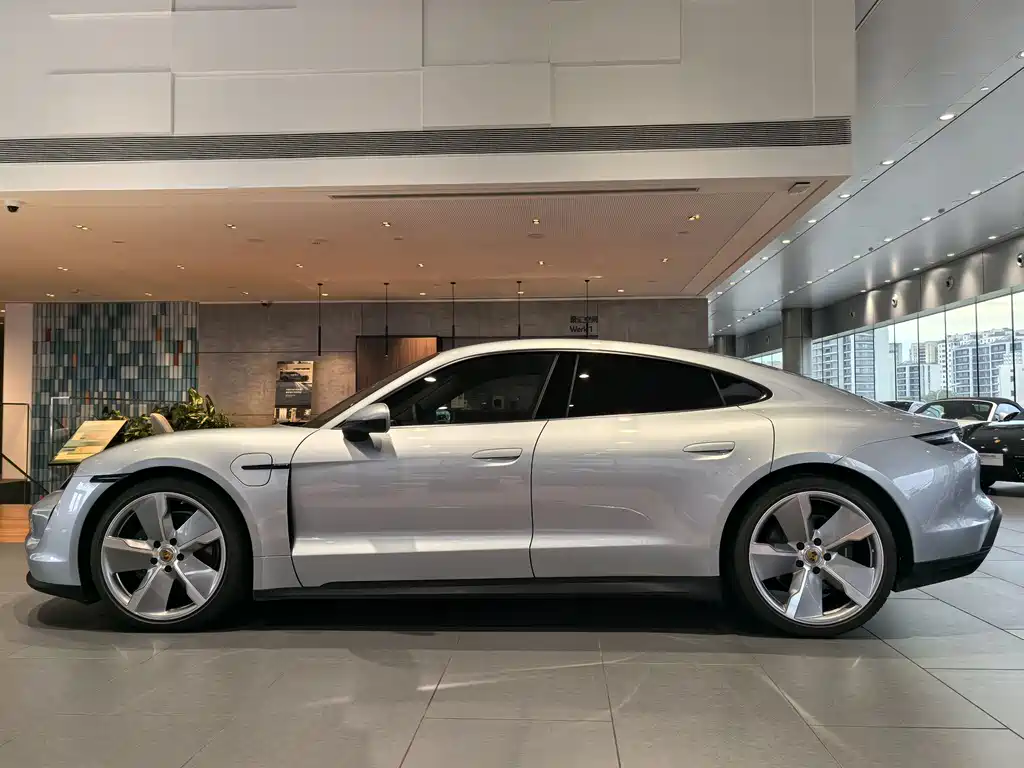 Porsche Taycan 2022 — фото 10