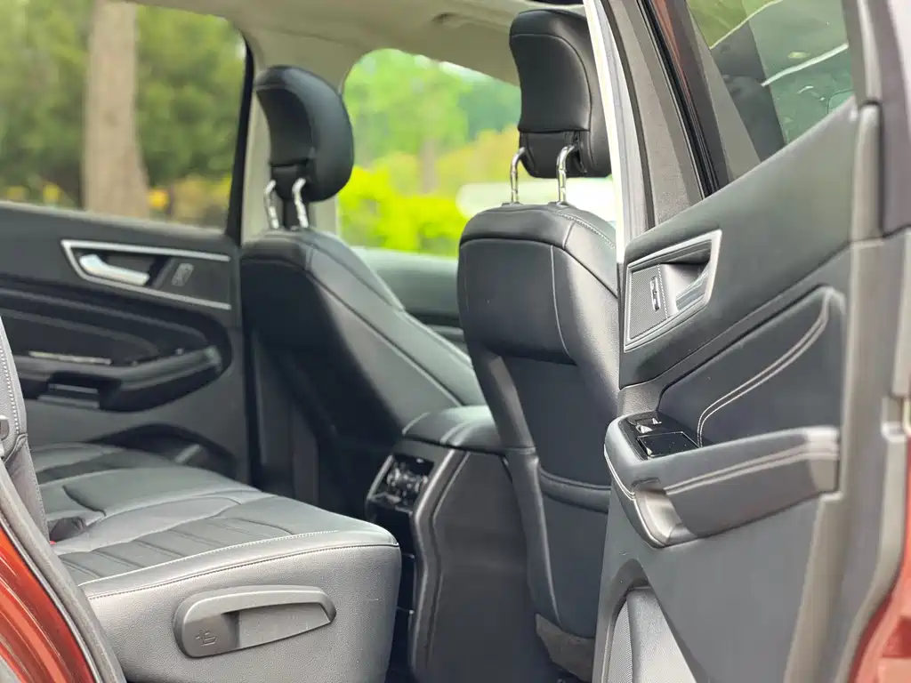 Ford Edge 2016 — фото 17