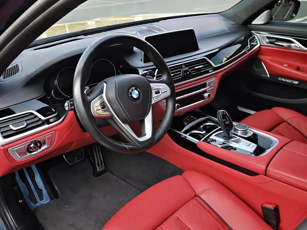 BMW 7 Series 2018 — фото 9
