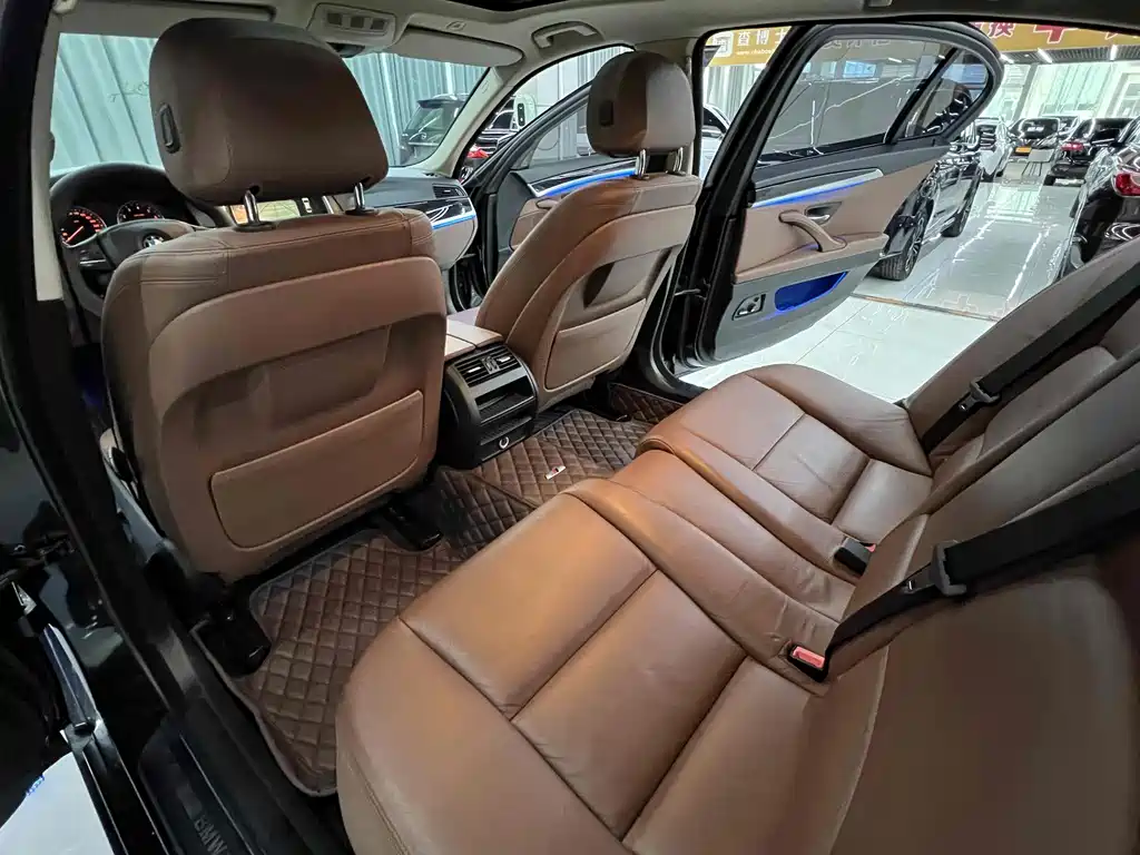 BMW 5 Series 2017 — фото 13