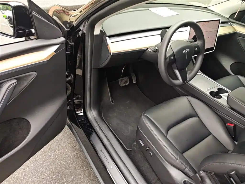Tesla Model Y 2023 — фото 16