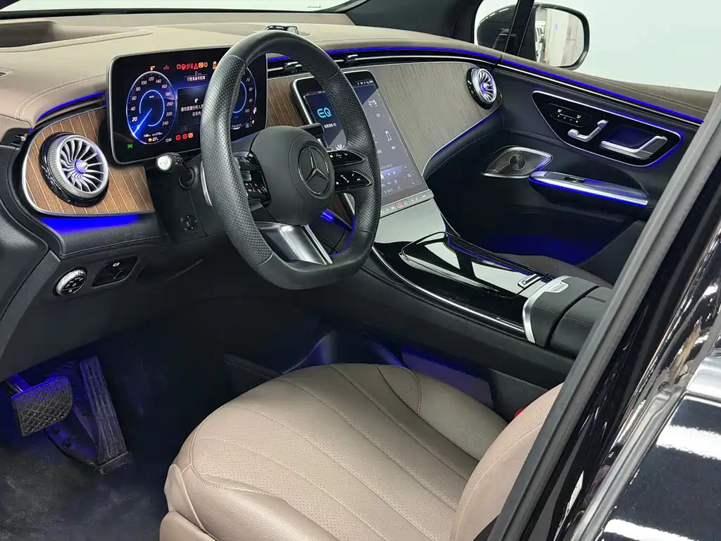 Mercedes-Benz EQE SUV 2024 — фото 16