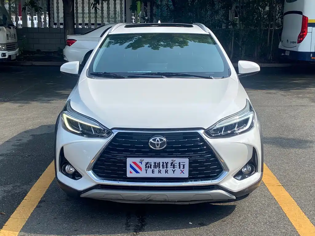 Toyota Yaris L 2022 — фото 2