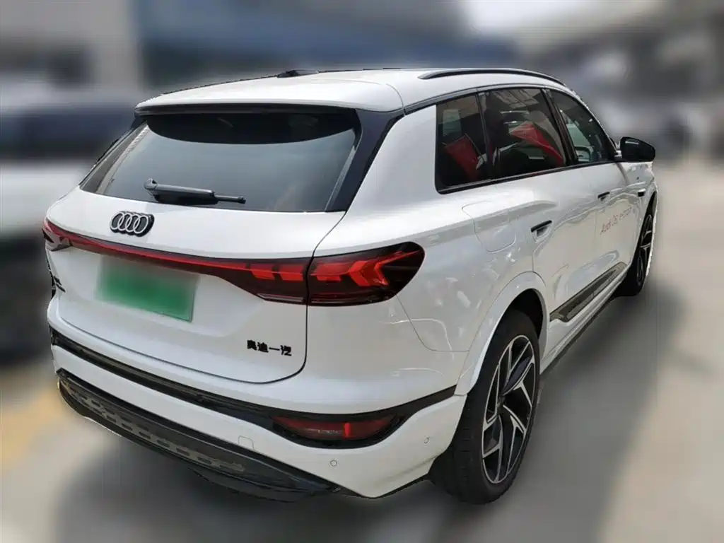Audi Q6L e-tron 2025 — фото 12