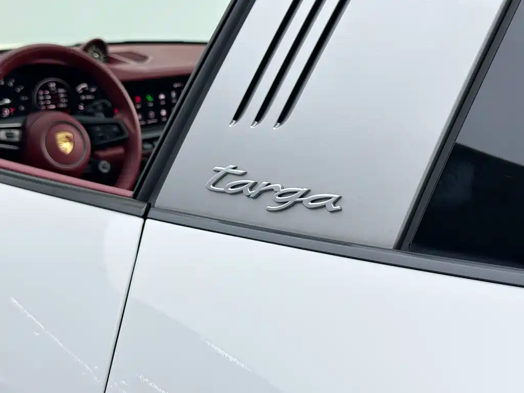 Porsche 911 2022 — фото 10
