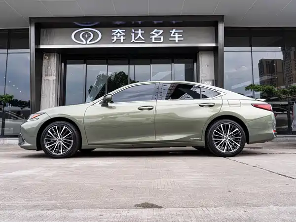 Lexus ES 2022
