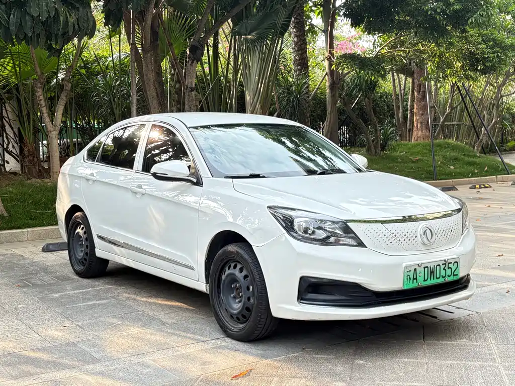 Dongfeng E70 2021