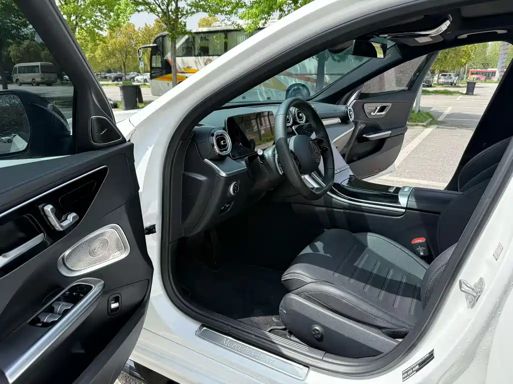 Mercedes-Benz C-Class 2024