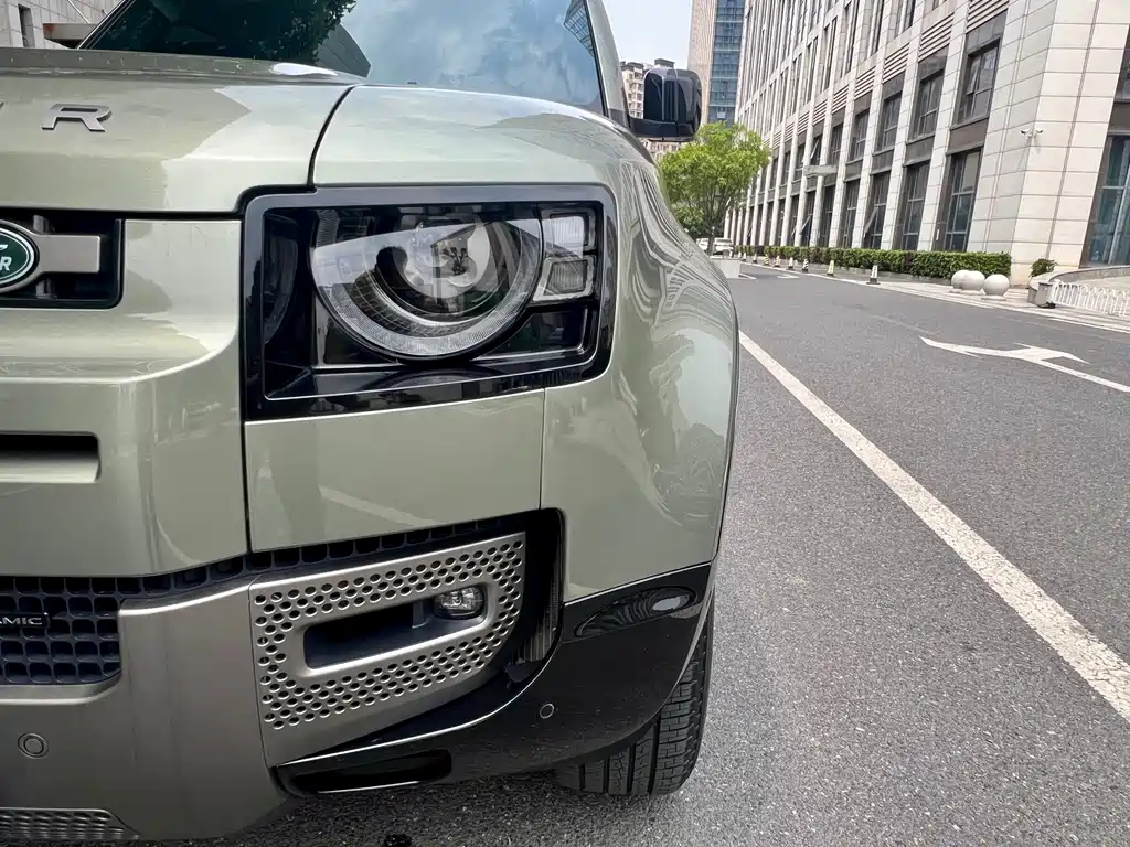 Land Rover Defender 2022 — фото 11