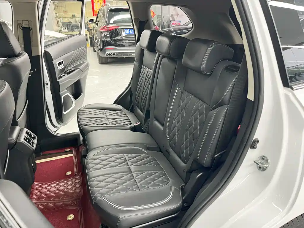 Mitsubishi Outlander 2021 — фото 18